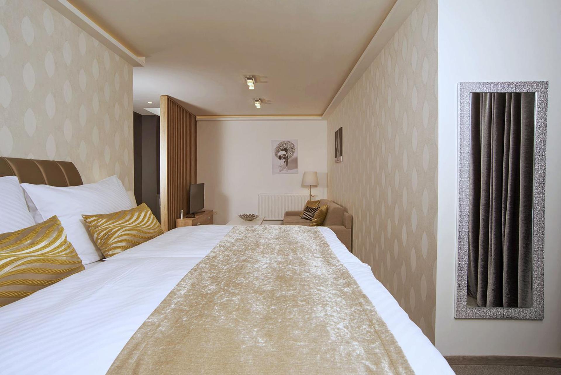 Privilege - Empire Hotels Group コシツェ エクステリア 写真